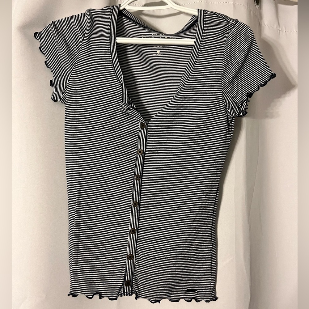 Small Hollister top. Brand new!